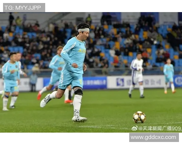 头像展示足球明星男士的魅力与风采，尽显运动激情与个性魅力