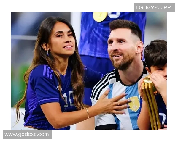 足球巨星梅西的爱情故事揭秘他与妻子的甜蜜生活与婚姻历程 足球巨星梅西的爱情故事揭秘他与妻子的甜蜜生活与婚姻历程