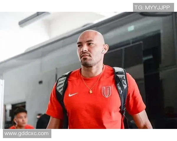 中国籍巴西足球明星的传奇人生与职业生涯全景揭秘