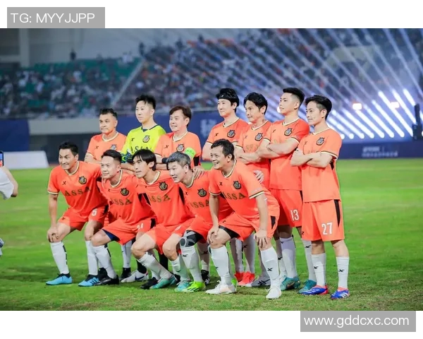 香港足球明星何家劲的精彩瞬间与职业生涯回顾图片集锦