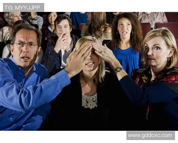 足球明星与温暖小孩的感人瞬间展现爱的力量与希望