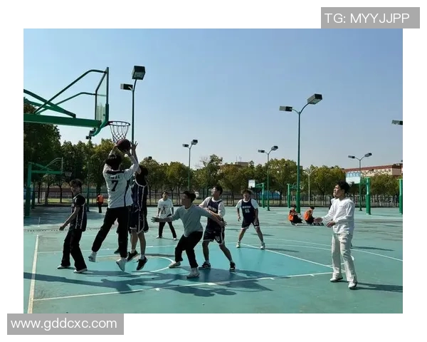 乐山篮球场上明星闪耀激情四溢的比赛瞬间与青春梦想的碰撞